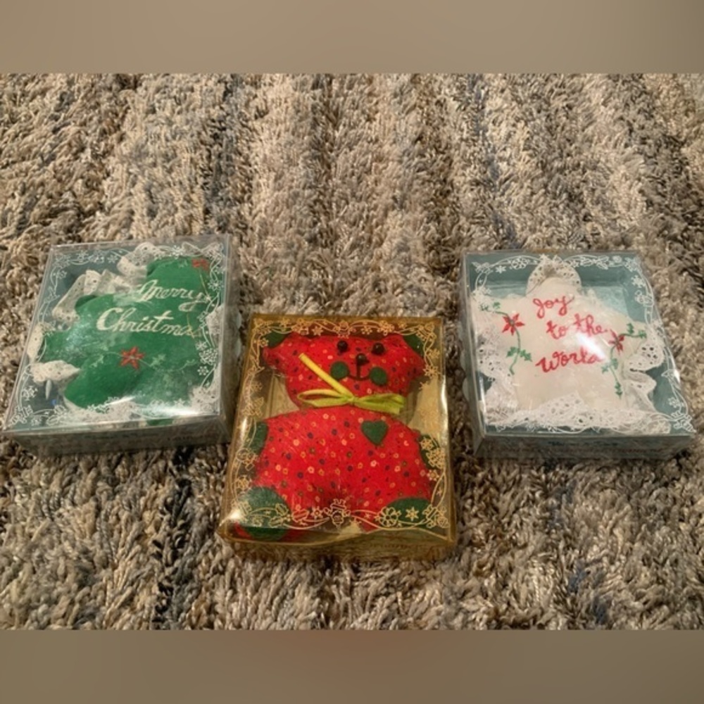 Set of 3 Vintage Velvet & Lace NIB SCENTED Christmas Ornaments  NEW Old Stock